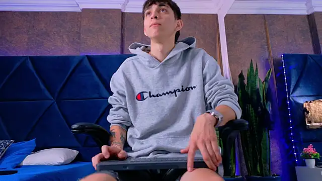 Snapshot of Lion_Foster01 chatting on 24, 10, 2025 Lion Foster01 online show from 24, 10, 2025