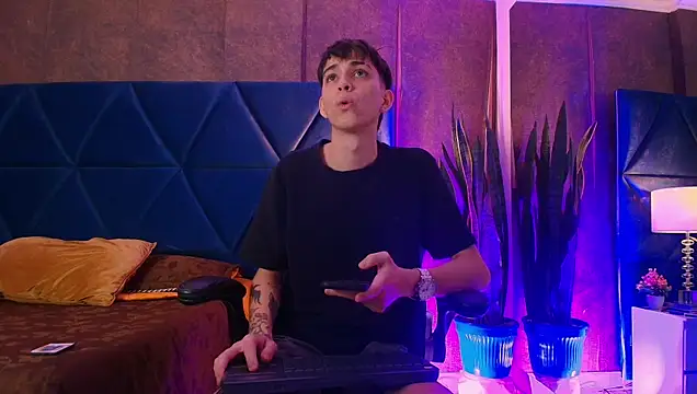 Snapshot of Lion_Foster01 chatting on 2, 12, 2025 Lion Foster01 online show from 2, 12, 2025