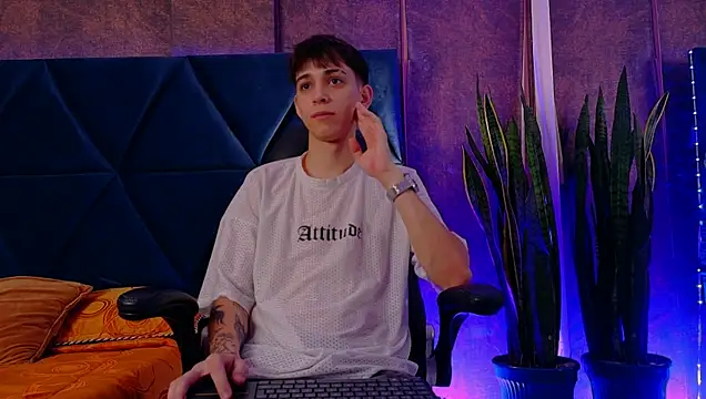 Snapshot of Lion_Foster01 chatting on 4, 12, 2025 Lion Foster01 online show from 4, 12, 2025