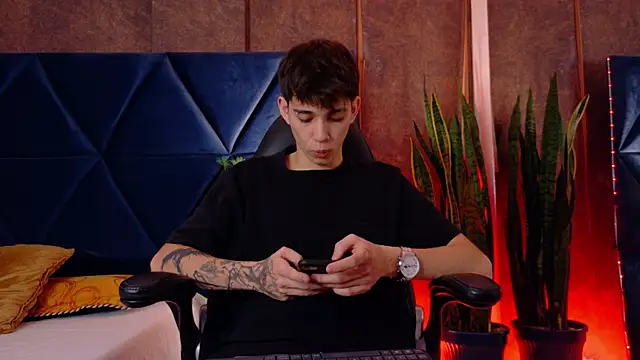 Snapshot of Lion_Foster01 chatting on 13, 12, 2025 Lion Foster01 online show from 13, 12, 2025