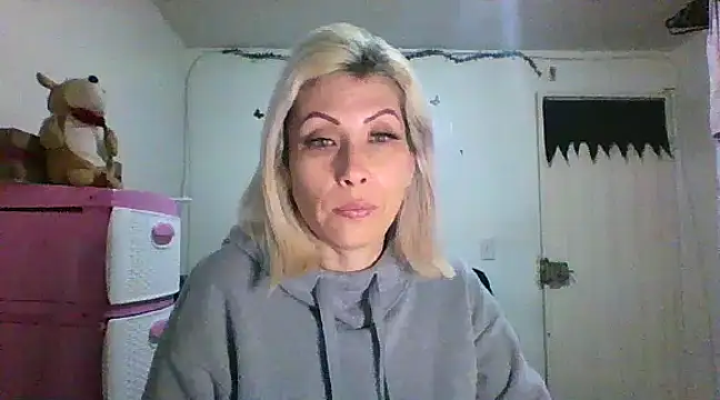 Snapshot of alixia81 chatting on 10, 12, 2024 alixia81 online show from 10, 12, 2024