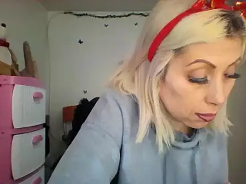 Snapshot of alixia81 chatting on 10, 12, 2024 alixia81 online show from 10, 12, 2024