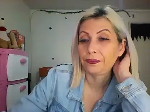 Snapshot of alixia81 chatting on 13, 12, 2024 alixia81 online show from 13, 12, 2024