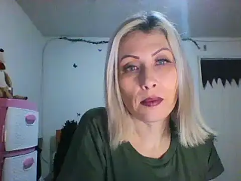 Snapshot of alixia81 chatting on 16, 12, 2024 alixia81 online show from 16, 12, 2024