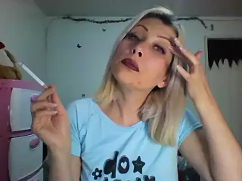 Snapshot of alixia81 chatting on 19, 12, 2024 alixia81 online show from 19, 12, 2024