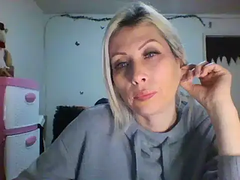 Snapshot of alixia81 chatting on 21, 12, 2024 alixia81 online show from 21, 12, 2024