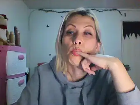 Snapshot of alixia81 chatting on 22, 12, 2024 alixia81 online show from 22, 12, 2024