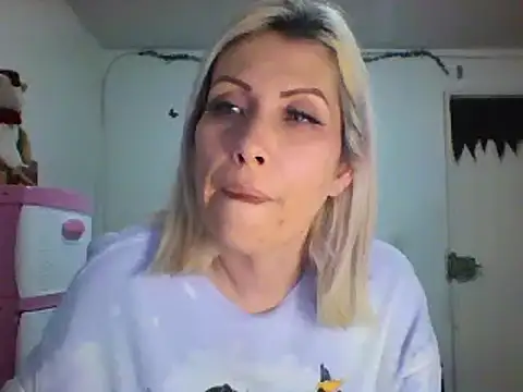 Snapshot of alixia81 chatting on 22, 12, 2024 alixia81 online show from 22, 12, 2024