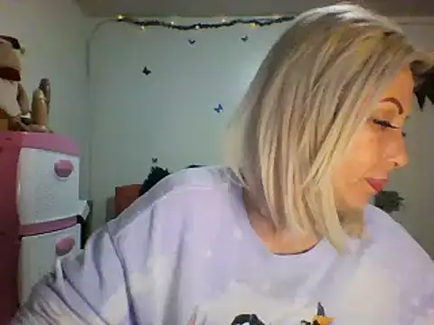 Snapshot of alixia81 chatting on 23, 12, 2024 alixia81 online show from 23, 12, 2024