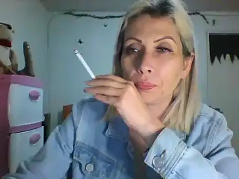 Snapshot of alixia81 chatting on 24, 12, 2024 alixia81 online show from 24, 12, 2024