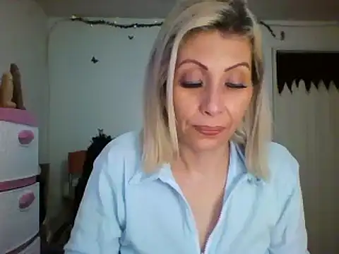 Snapshot of alixia81 chatting on 28, 12, 2024 alixia81 online show from 28, 12, 2024