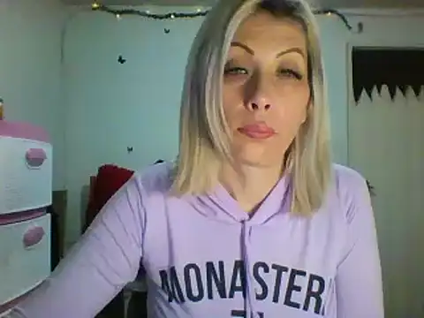 Snapshot of alixia81 chatting on 8, 1, 2025 alixia81 online show from 8, 1, 2025