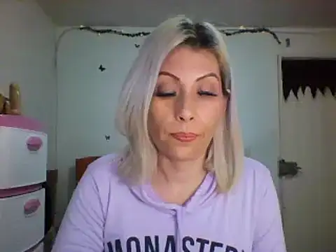 Snapshot of alixia81 chatting on 8, 1, 2025 alixia81 online show from 8, 1, 2025