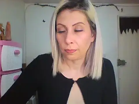 Snapshot of alixia81 chatting on 2, 2, 2025 alixia81 online show from 2, 2, 2025