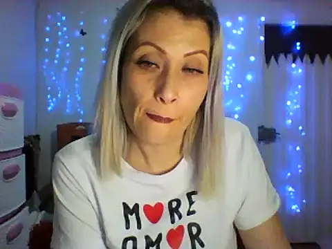 Snapshot of alixia81 chatting on 4, 3, 2025 alixia81 online show from 4, 3, 2025