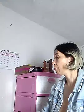 Snapshot of alixia81 chatting on 26, 9, 2025 alixia81 online show from 26, 9, 2025