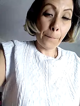 Snapshot of alixia81 chatting on 3, 10, 2025 alixia81 online show from 3, 10, 2025