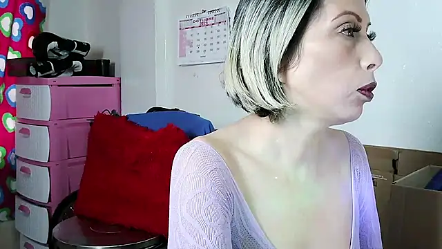 Snapshot of alixia81 chatting on 27, 10, 2025 alixia81 online show from 27, 10, 2025