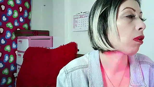 Snapshot of alixia81 chatting on 15, 11, 2025 alixia81 online show from 15, 11, 2025