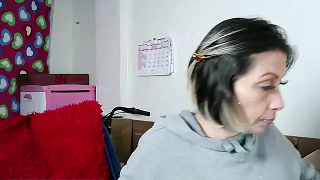 Snapshot of alixia81 chatting on 21, 11, 2025 alixia81 online show from 21, 11, 2025