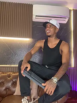 AaronCruz  online show from 28, 2, 2026