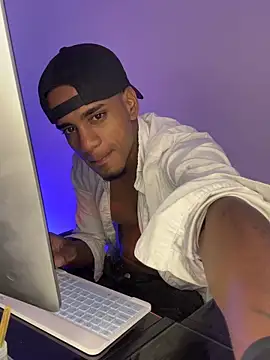 Snapshot of AaronCruz_ chatting on 1, 5, 2026 AaronCruz online show from 1, 5, 2026