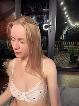 PollyAgata online show from 3, 12, 2025