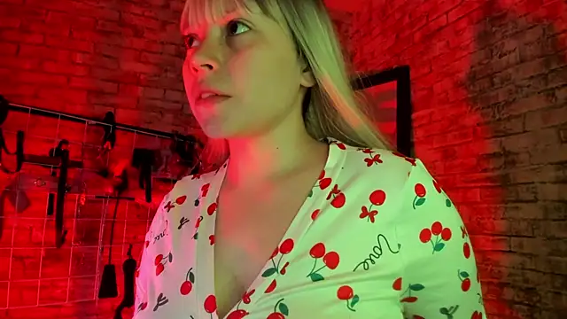 Snapshot of Cherry_xoxx chatting on 24, 10, 2025 Cherry xoxx online show from 24, 10, 2025