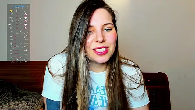 Snapshot of Annie_aww chatting on 4, 1, 2025 Annie aww online show from 4, 1, 2025