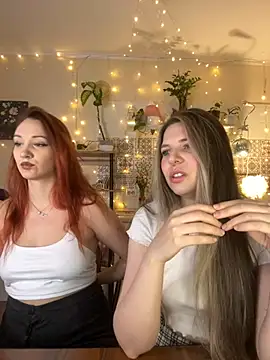 Snapshot of Annie_aww chatting on 4, 3, 2025 Annie aww online show from 4, 3, 2025