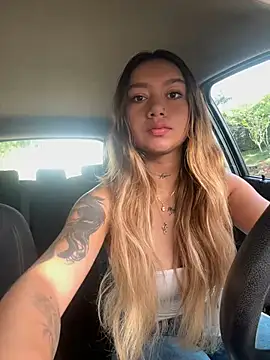Snapshot of amanda-medrano1 chatting on 4, 3, 2025 amanda-medrano1 online show from 4, 3, 2025