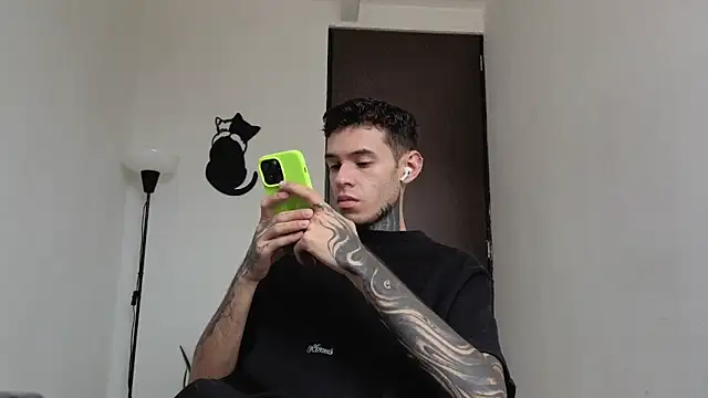 Snapshot of Saturno_v chatting on 24, 2, 2026 Saturno v online show from 24, 2, 2026