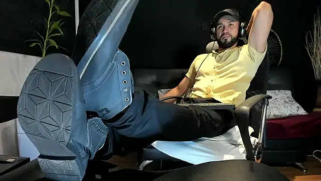 Snapshot of alessandro_wye chatting on 29, 10, 2025 alessandro wye online show from 29, 10, 2025