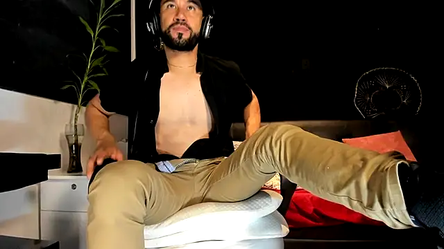 Snapshot of alessandro_wye chatting on 18, 11, 2025 alessandro wye online show from 18, 11, 2025