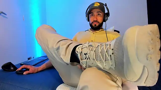 Snapshot of alessandro_wye chatting on 16, 12, 2025 alessandro wye online show from 16, 12, 2025