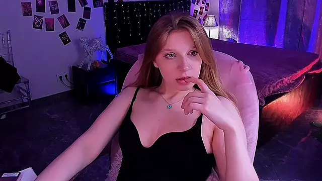 Snapshot of KarambaMoon chatting on 14, 6, 2026 KarambaMoon online show from 14, 6, 2026
