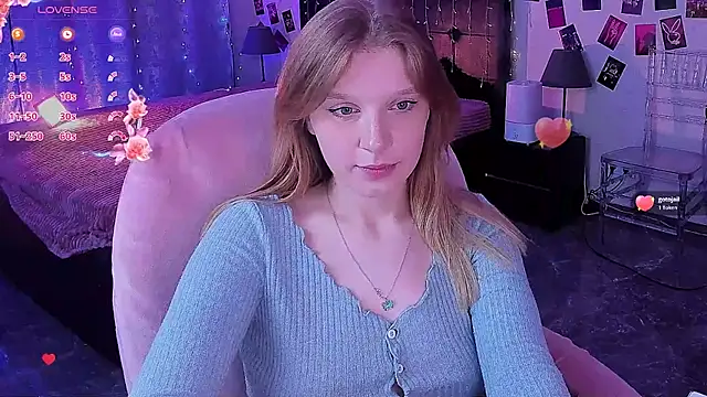 Snapshot of KarambaMoon chatting on 5, 7, 2026 KarambaMoon online show from 5, 7, 2026