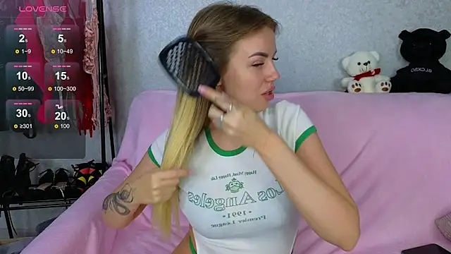 EmilyRobbie online show from 10, 2, 2025