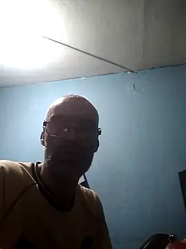 hugosafado333 online show from 4, 12, 2024