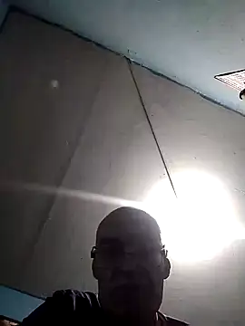 hugosafado333 online show from 2, 2, 2025