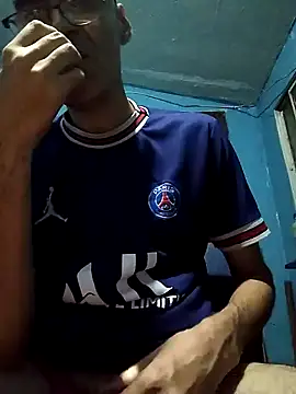 hugosafado333 online show from 2, 2, 2025