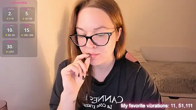 Snapshot of ami_amour_ chatting on 26, 10, 2025 ami amour online show from 26, 10, 2025