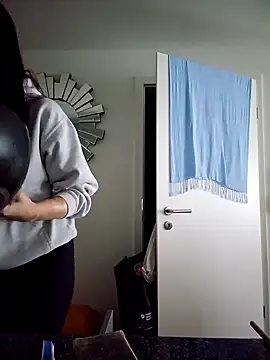 Snapshot of Liilii22 chatting on 6, 2, 2025 Liilii22 online show from 6, 2, 2025