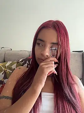 Laura fernandezII online show from 5, 1, 2026