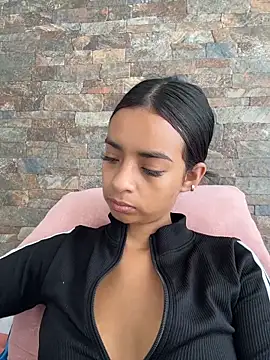 Laura fernandezII online show from 3, 3, 2026