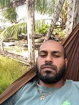 Snapshot of islandvybee55 chatting on 12, 11, 2025 islandvybee55 online show from 12, 11, 2025