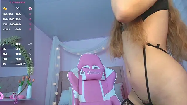 Snapshot of ely_cherry18 chatting on 4, 11, 2025 ely cherry18 online show from 4, 11, 2025