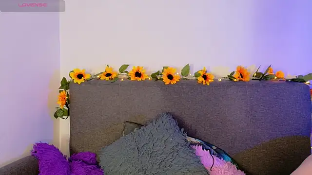 lunitaa0 online show from 13, 3, 2026