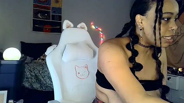 Snapshot of loveluna8 chatting on 3, 2, 2025 loveluna8 online show from 3, 2, 2025