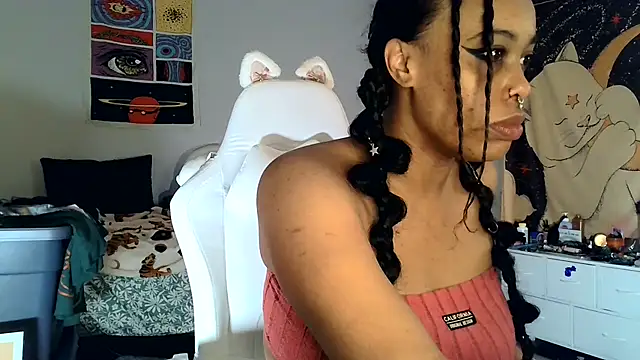 Snapshot of loveluna8 chatting on 5, 2, 2025 loveluna8 online show from 5, 2, 2025